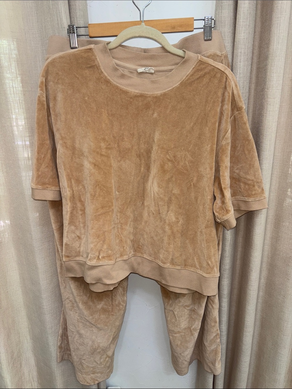 Pact velour short sleeve sweatshirt